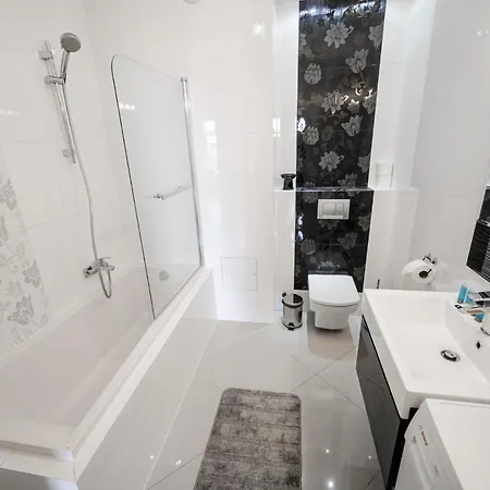 Bulwar Kurlandzki Vistula By Bookinghost Краков